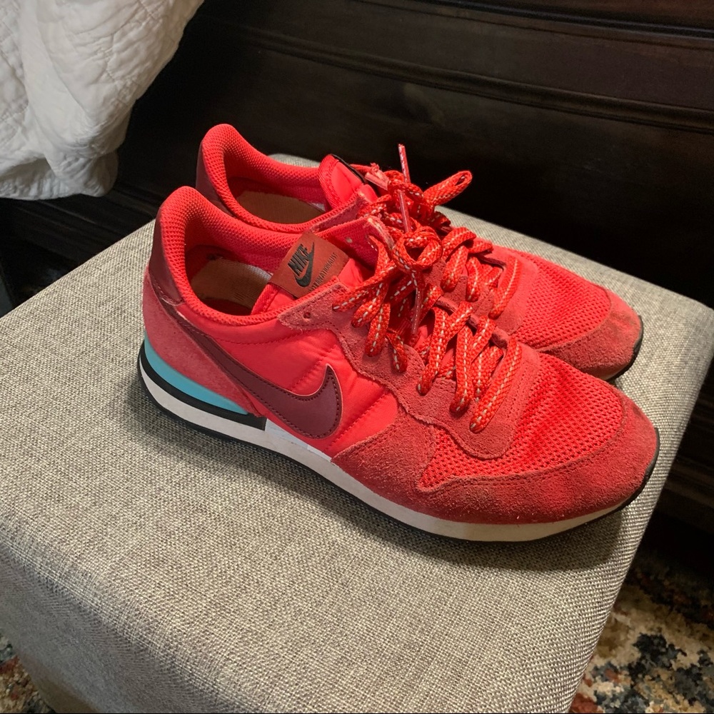 Red//blue Nike Internationalist